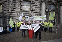 Protest vorm Gericht - Sebastian Christoph Gollnow/dpa