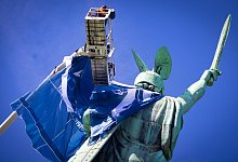 Das Hermannsdenkmal bekommt ein XXXL-Arminia-Trikot - Mike-Dennis Müller / www.mdm.photo