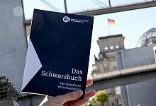 Bund der Steuerzahler stellt das «Schwarzbuch 2025/26» vor - Britta Pedersen/dpa