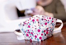 Schutzmaske bei 60 Grad waschen - Foto: Florian Schuh/dpa-tmn