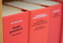 Sozialgesetzbuch - Foto: Julian Stratenschulte
