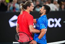 Alexander Zverev (l) und Novak Djokovic - Vincent Thian/AP/dpa