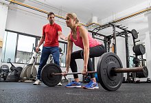 Krafttraining im Fitnessstudio - Christin Klose/dpa-tmn