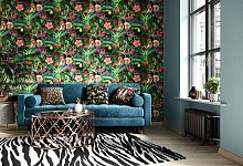 Wohnraum mit tropischer Tapete - Foto: Erismann/DTI/dpa-tmn