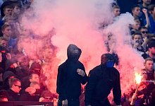 Einige wenige Unruhestifter sorgten f&uuml;r eine Spielunterbrechung in M&uuml;nster und bescheren dem DSC eine Strafe. - Weische