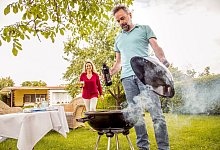 Beim Grillen kann viel passieren - Foto: Christin Klose/dpa-tmn