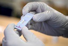 Corona-Schnelltest - Foto: Britta Pedersen/dpa-Zentralbild/dpa