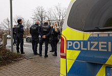 95-j&auml;hrige Fahrerin erfasst Mutter und Kind - Lebensgefahr - Tim Oelbermann/dpa