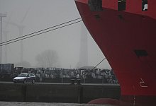 Emder Hafen als Drehscheibe f&uuml;r NATO-Gro&szlig;man&ouml;ver - Lars Penning/dpa