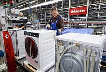 Miele - Waschmaschinen-Produktion - Friso Gentsch/dpa