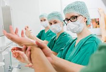 Medizinstudenten - Julian Stratenschulte/dpa/dpa-tmn