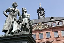 Br&uuml;der Grimm-Denkmal in Hanau - Frank Rumpenhorst/dpa