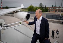 Bundeskanzler Olaf Scholz auf dem Weg nach Prag. - Kay Nietfeld/dpa