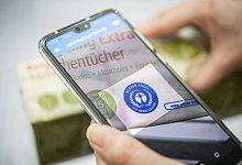 Label-Online App zeigt Blauen Engel - Foto: Robert G&uuml;nther/dpa-tmn