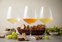 Weißer Qvevri, Orange Wine und trüber Naturwein (l-r) - Christin Klose/dpa-tmn