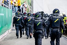 Polizeieinsatz bei Fu&szlig;ballspielen - Jacob Schr&ouml;ter/dpa