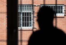 Pensionäre als Aufpasser für die Abschiebehaft - Friso Gentsch/dpa