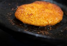 Veganes «Schnitzel» - Marijan Murat/dpa