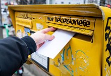 Der Gang zum Briefkasten könnte für Nutzerinnen und Nutzer von GMX und Web.de bald überflüssig werden. Das verspricht ein neues Angebot der Deutschen Post. - Christophe Gateau/dpa