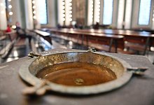 Taufbecken in einer Kathedrale - Jens Kalaene/dpa-Zentralbild/dpa-tmn