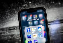 Wetter-Apps auf einem Smartphone - Sina Schuldt/dpa/dpa-tmn