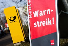 Verdi bestreikt Briefzentren der Post - Philipp von Ditfurth/dpa