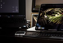 Ein Bild ist auf einem iPad zu sehen - Zacharie Scheurer/dpa-tmn