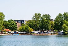 Strandbad - Bernd Diekjobst/dpa-tmn