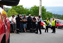Rennwagen in Frankreich kommt von Straße ab - Sylvain Thizy/AFP/dpa