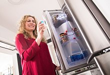 Wer eine stromsparende K&uuml;hl-Gefrierkombination sucht, sollte nicht nur auf die Energieeffizienzklasse achten. - Christin Klose/dpa-tmn