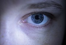 Das Auge einer jungen Frau - Sina Schuldt/dpa/dpa-tmn