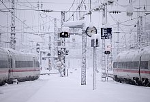 Zwei Z&uuml;ge im Schnee - Sven Hoppe/dpa/dpa-tmn
