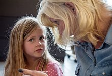 R&uuml;cksicht: Wenn Kinder einem bei Unterhaltungen ins Wort fallen - Christin Klose/dpa-tmn