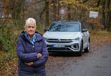 Iris Schulte und ihr abgeschlepptes Auto - Andreas Zobe