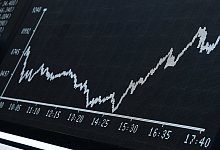 Auf und ab an der B&ouml;rse - Foto: Arne Dedert/dpa/dpa-tmn