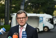 Au&szlig;enminister Wadephul besucht China - Soeren Stache/dpa