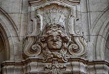 Justitia mit verbundenen Augen - Jens Kalaene/dpa