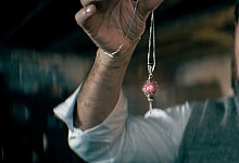 Jude Law als Albus Dumbledore in einer Szene des Films &laquo;Phantastische Tierwesen 3: Dumbledores Geheimnisse&raquo; - -/Warner Bros. Entertainment /dpa