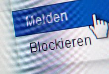 Keine Aggression: Hass im Netz die Rote Karte zeigen - Foto: Andrea Warnecke/dpa-tmn