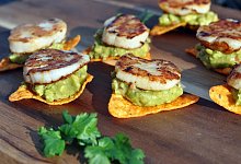 Gegrillte Jakobsmuscheln - Foto: Thorsten Brandenburg/dpa-tmn