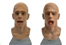 Roboterkopf mit unterschiedlicher Mimik - --/Aline Sardin-Damasso & Mona./dpa