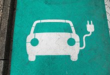 Parkplatz mit Lades&auml;ule f&uuml;r Elektrofahrzeuge - Jan Woitas/ZB/dpa