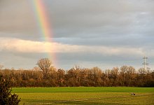 Bavaria, Germany - November 26, 2024: A rainbow stretches across an autumnal landscape, embedded in a picturesque nature - IMAGO/Bihlmayerfotografie