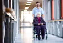 Im Pflegeheim - picture alliance/dpa