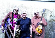 Die Band Mixed Society: Josef Blacar (Bass) von links nach rechts, Jürgen Mische (Drums) und Thomas Kosakewitsch (Gitarre). - Mixed Society