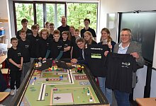 lift-ubergabe-laptops-hvg-06-2025 - Hermann-V&ouml;chting-Gymnasium