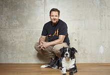 pressebild-08_martin-rutter_sitzend-mit-emma_quer_calex-stiebritz - Alex Stiebritz Amx Studio