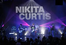 Nikita Curtis - Juliana Szabo