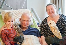 Eulen zu Besuch im Hospiz - Sascha Ditscher/dpa