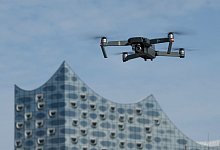 Drohne in Hamburg - Foto: picture alliance / Axel Heimken/dpa